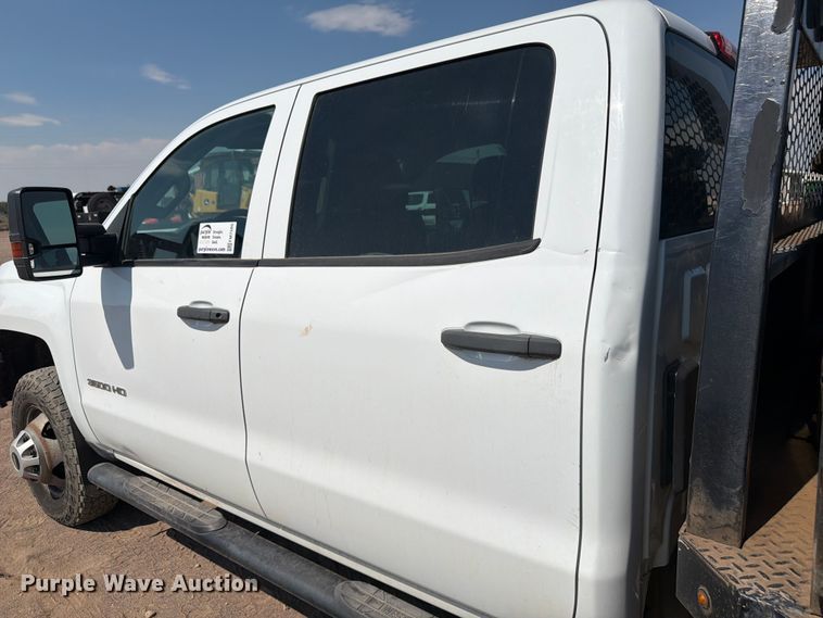 image for item FM7585 2019 Chevrolet Silverado 3500HD Crew Cab flatbed pickup truck
