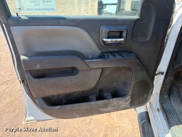 image for item FM7585 2019 Chevrolet Silverado 3500HD Crew Cab flatbed pickup truck
