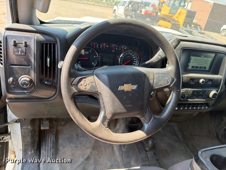 image for item FM7585 2019 Chevrolet Silverado 3500HD Crew Cab flatbed pickup truck