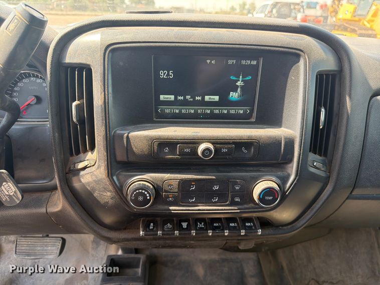 image for item FM7585 2019 Chevrolet Silverado 3500HD Crew Cab flatbed pickup truck