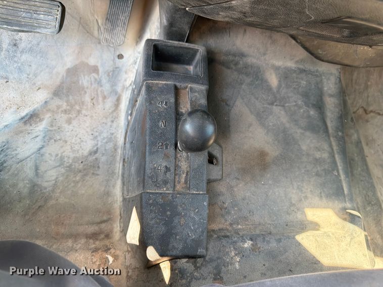 image for item FM7585 2019 Chevrolet Silverado 3500HD Crew Cab flatbed pickup truck