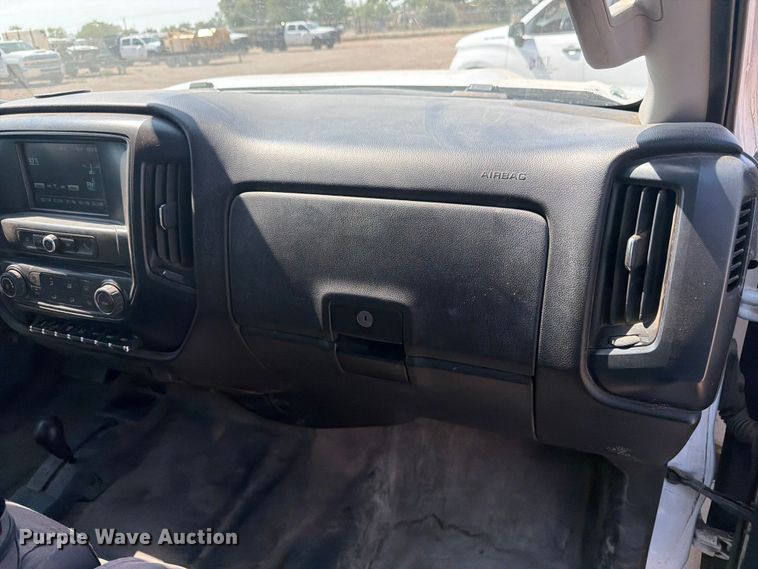 image for item FM7585 2019 Chevrolet Silverado 3500HD Crew Cab flatbed pickup truck