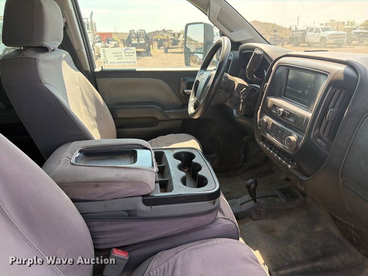 image for item FM7585 2019 Chevrolet Silverado 3500HD Crew Cab flatbed pickup truck