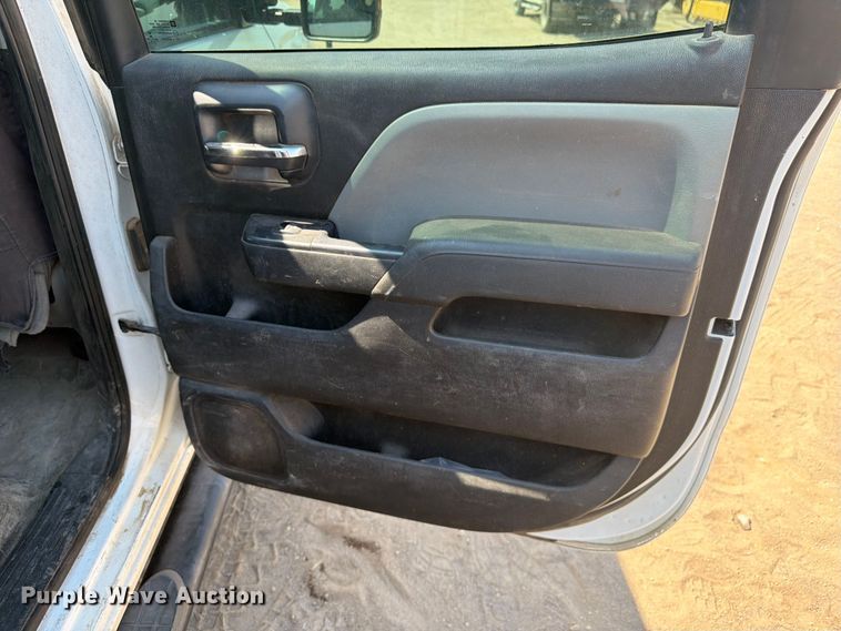 image for item FM7585 2019 Chevrolet Silverado 3500HD Crew Cab flatbed pickup truck