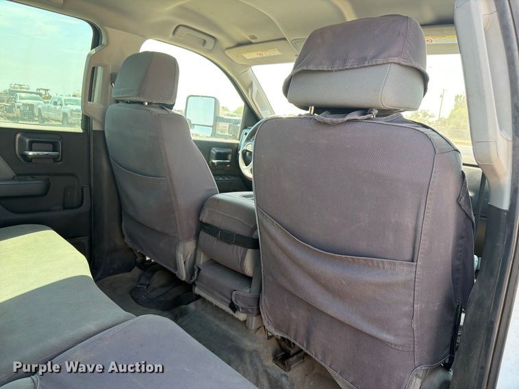 image for item FM7585 2019 Chevrolet Silverado 3500HD Crew Cab flatbed pickup truck