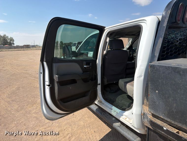 image for item FM7585 2019 Chevrolet Silverado 3500HD Crew Cab flatbed pickup truck