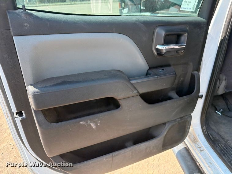 image for item FM7585 2019 Chevrolet Silverado 3500HD Crew Cab flatbed pickup truck