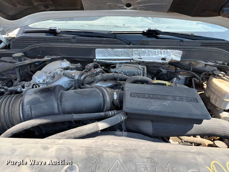 image for item FM7585 2019 Chevrolet Silverado 3500HD Crew Cab flatbed pickup truck