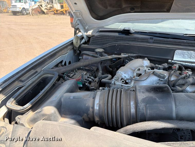 image for item FM7585 2019 Chevrolet Silverado 3500HD Crew Cab flatbed pickup truck