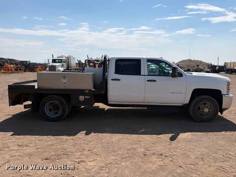 image for item FM7586 2019 Chevrolet Silverado 3500HD Crew Cab flatbed pickup truck
