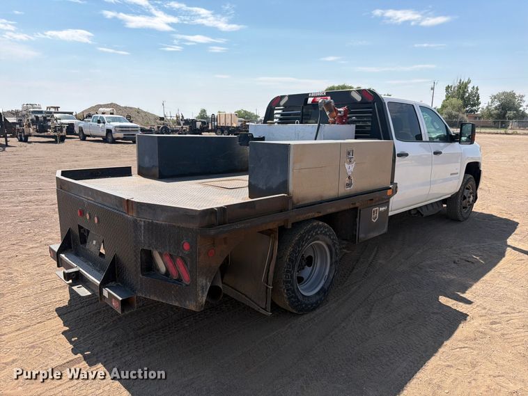 image for item FM7586 2019 Chevrolet Silverado 3500HD Crew Cab flatbed pickup truck