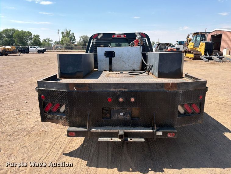 image for item FM7586 2019 Chevrolet Silverado 3500HD Crew Cab flatbed pickup truck