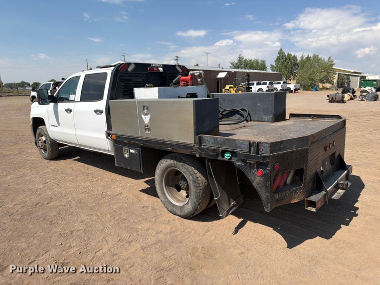 image for item FM7586 2019 Chevrolet Silverado 3500HD Crew Cab flatbed pickup truck