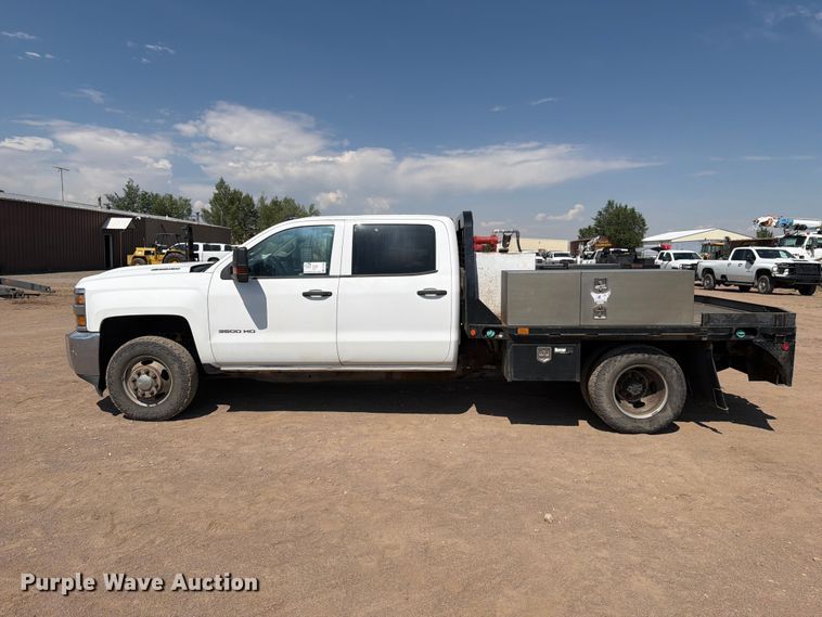 image for item FM7586 2019 Chevrolet Silverado 3500HD Crew Cab flatbed pickup truck