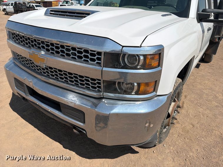 image for item FM7586 2019 Chevrolet Silverado 3500HD Crew Cab flatbed pickup truck