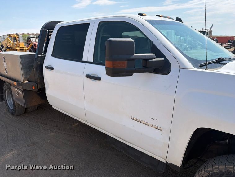 image for item FM7586 2019 Chevrolet Silverado 3500HD Crew Cab flatbed pickup truck