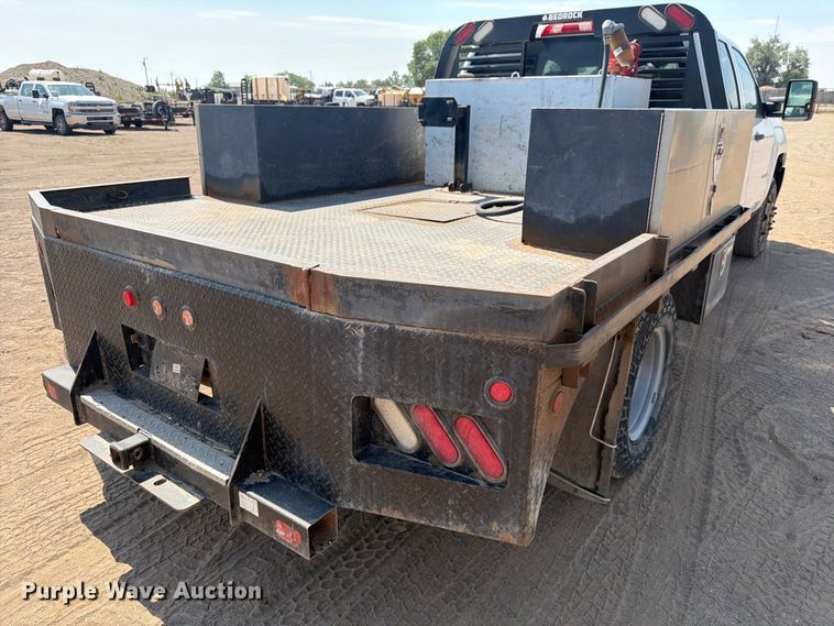 image for item FM7586 2019 Chevrolet Silverado 3500HD Crew Cab flatbed pickup truck