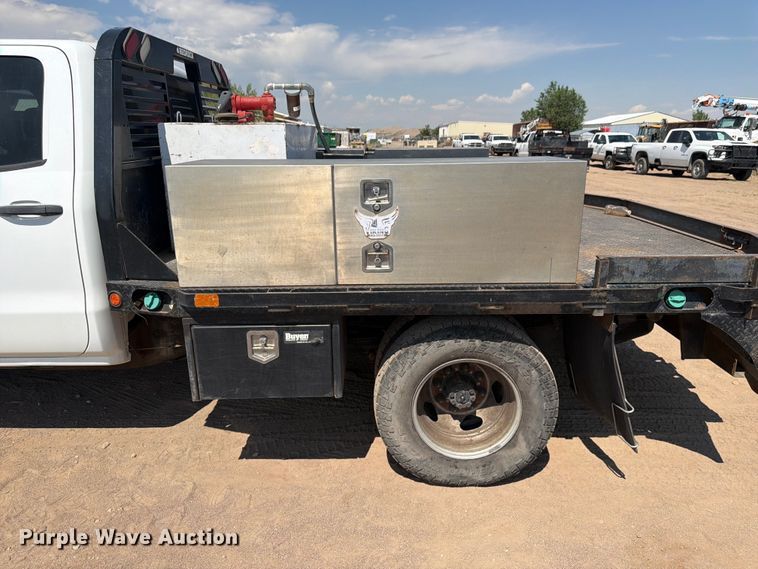 image for item FM7586 2019 Chevrolet Silverado 3500HD Crew Cab flatbed pickup truck