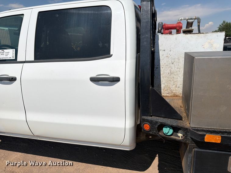 image for item FM7586 2019 Chevrolet Silverado 3500HD Crew Cab flatbed pickup truck