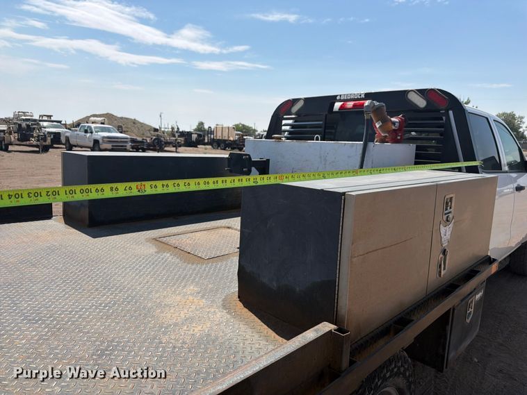 image for item FM7586 2019 Chevrolet Silverado 3500HD Crew Cab flatbed pickup truck