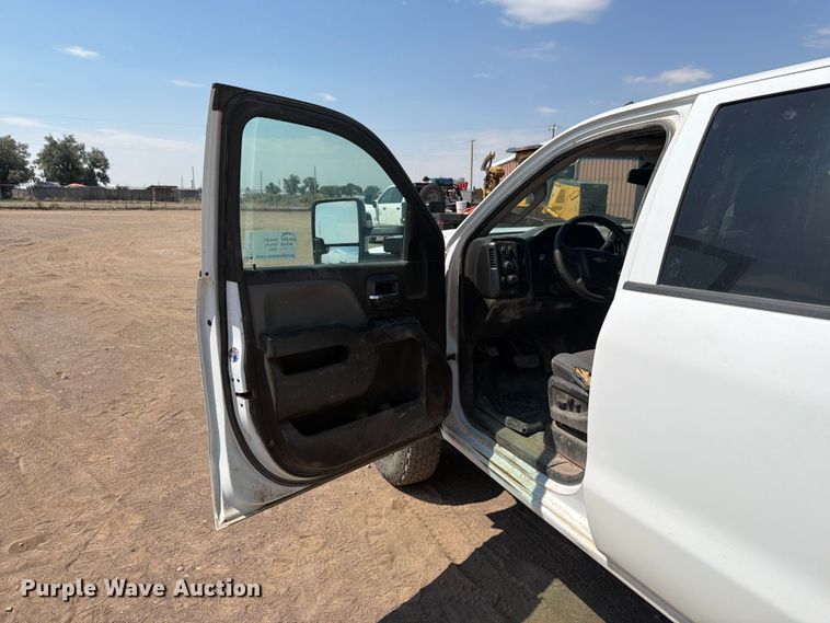 image for item FM7586 2019 Chevrolet Silverado 3500HD Crew Cab flatbed pickup truck
