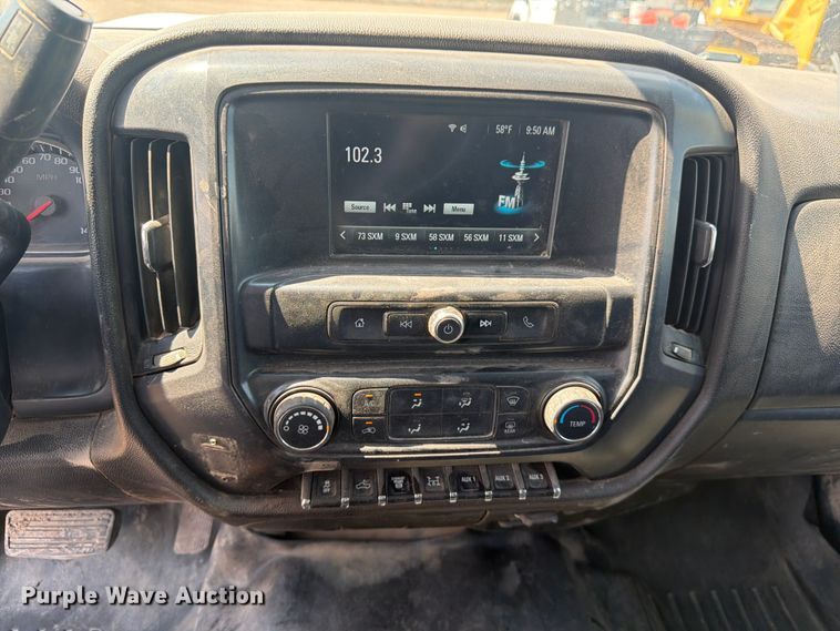 image for item FM7586 2019 Chevrolet Silverado 3500HD Crew Cab flatbed pickup truck