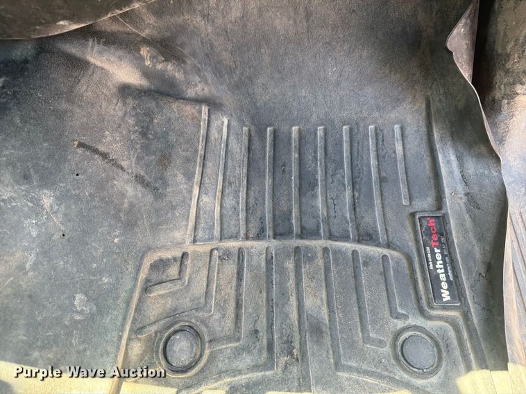 image for item FM7586 2019 Chevrolet Silverado 3500HD Crew Cab flatbed pickup truck