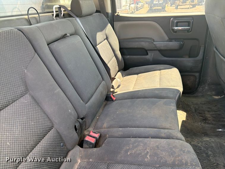 image for item FM7586 2019 Chevrolet Silverado 3500HD Crew Cab flatbed pickup truck