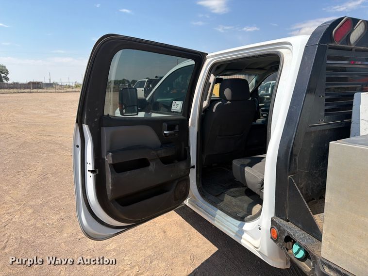 image for item FM7586 2019 Chevrolet Silverado 3500HD Crew Cab flatbed pickup truck