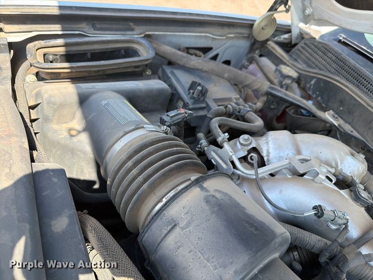 image for item FM7586 2019 Chevrolet Silverado 3500HD Crew Cab flatbed pickup truck