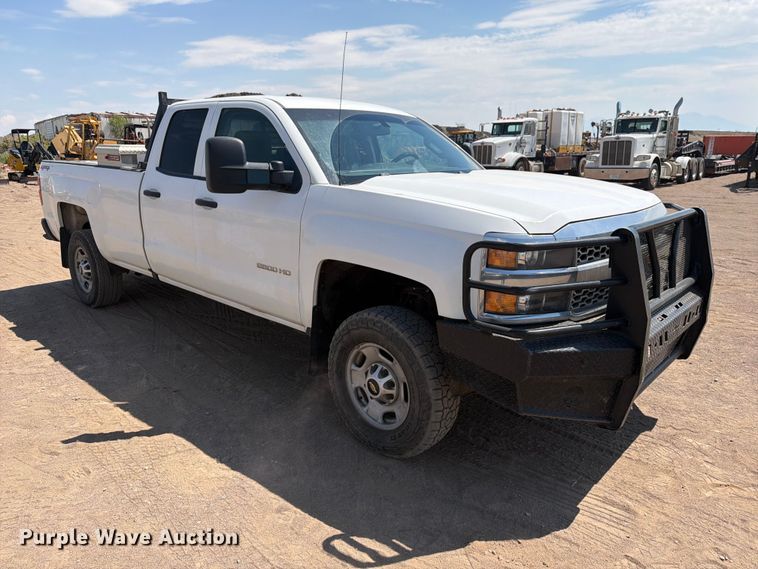 image for item FM7587 2019 Chevrolet Silverado 2500HD Crew Cab pickup truck