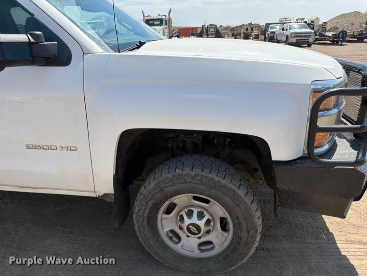 image for item FM7587 2019 Chevrolet Silverado 2500HD Crew Cab pickup truck