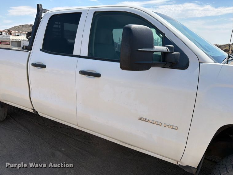 image for item FM7587 2019 Chevrolet Silverado 2500HD Crew Cab pickup truck
