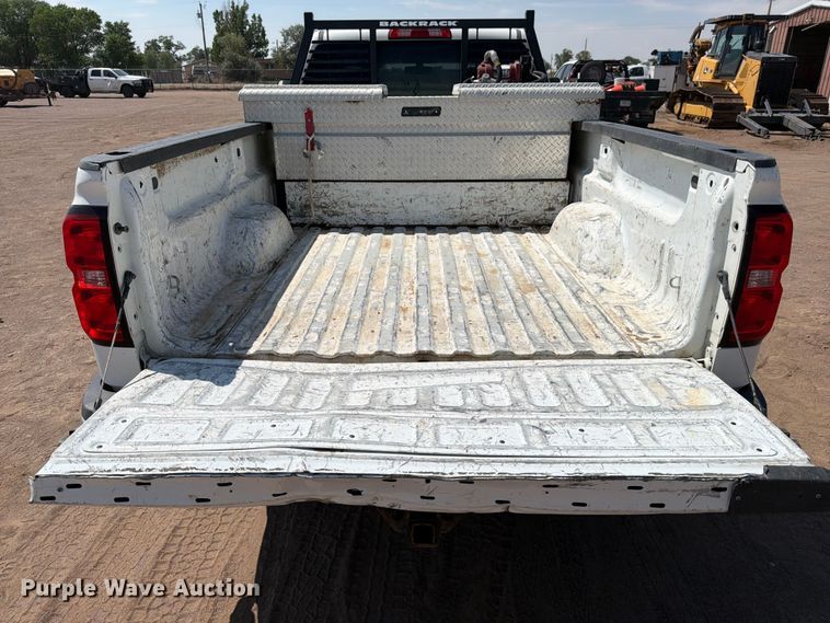 image for item FM7587 2019 Chevrolet Silverado 2500HD Crew Cab pickup truck