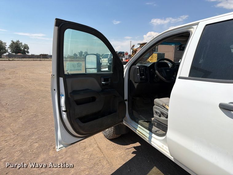 image for item FM7587 2019 Chevrolet Silverado 2500HD Crew Cab pickup truck