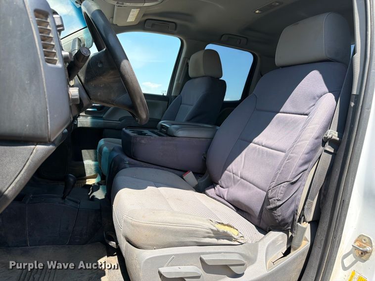 image for item FM7587 2019 Chevrolet Silverado 2500HD Crew Cab pickup truck