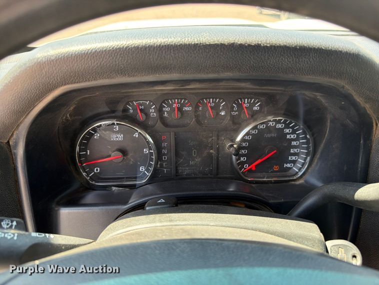 image for item FM7587 2019 Chevrolet Silverado 2500HD Crew Cab pickup truck