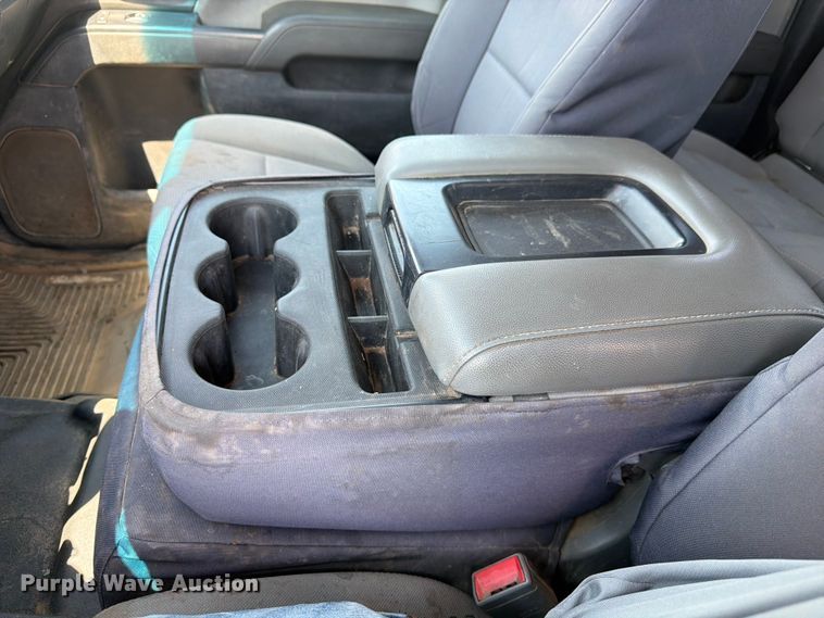image for item FM7587 2019 Chevrolet Silverado 2500HD Crew Cab pickup truck