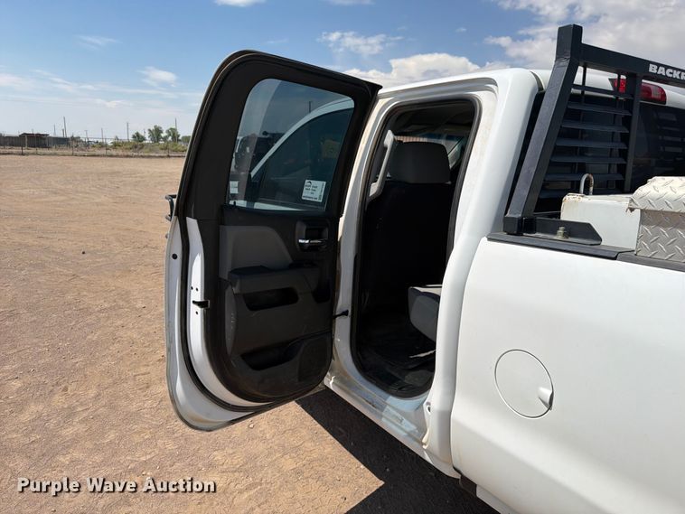 image for item FM7587 2019 Chevrolet Silverado 2500HD Crew Cab pickup truck