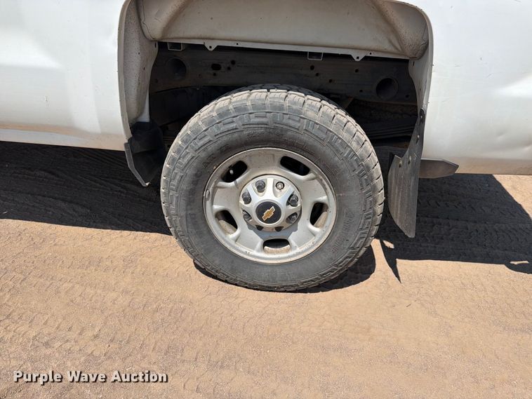 image for item FM7587 2019 Chevrolet Silverado 2500HD Crew Cab pickup truck