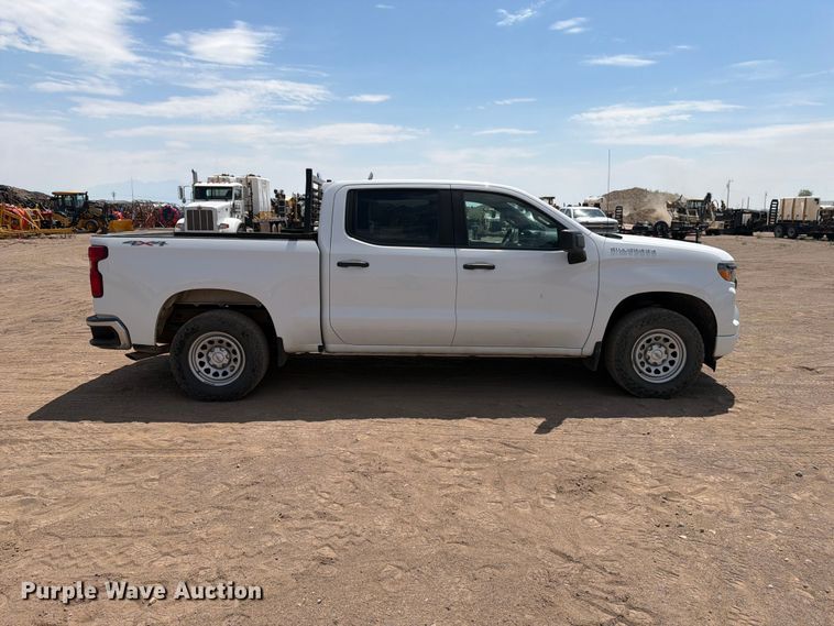 image for item FM7588 2022 Chevrolet Silverado 1500 Crew Cab pickup truck