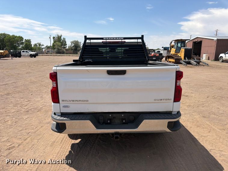 image for item FM7588 2022 Chevrolet Silverado 1500 Crew Cab pickup truck