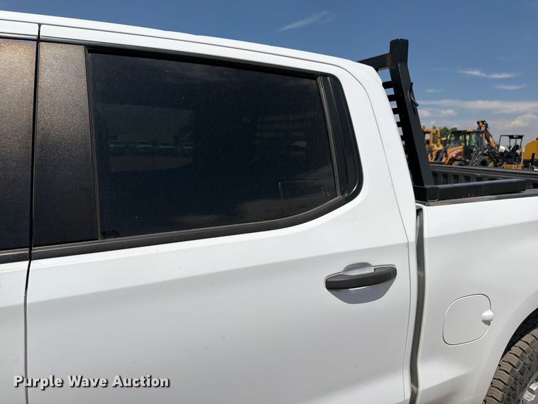 image for item FM7588 2022 Chevrolet Silverado 1500 Crew Cab pickup truck