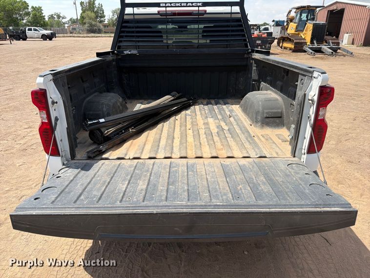 image for item FM7588 2022 Chevrolet Silverado 1500 Crew Cab pickup truck