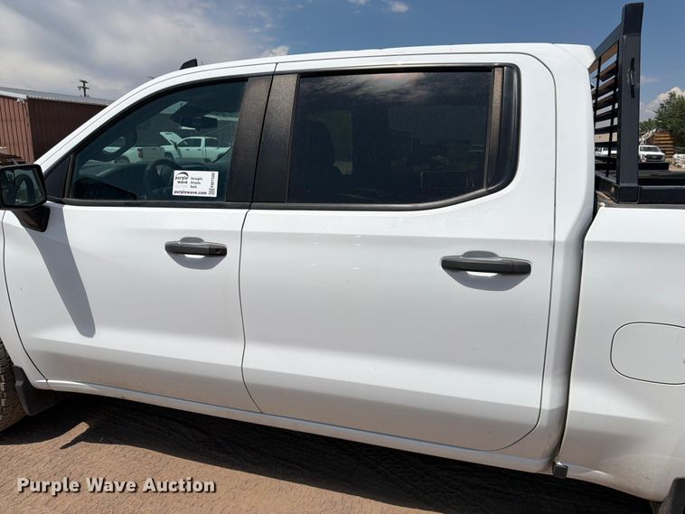 image for item FM7588 2022 Chevrolet Silverado 1500 Crew Cab pickup truck