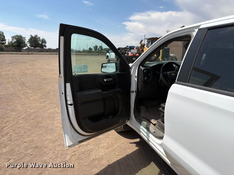 image for item FM7588 2022 Chevrolet Silverado 1500 Crew Cab pickup truck