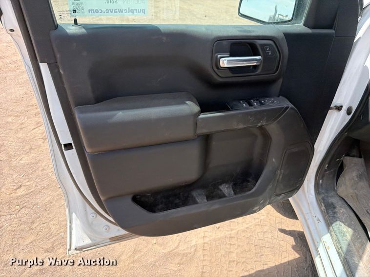 image for item FM7588 2022 Chevrolet Silverado 1500 Crew Cab pickup truck