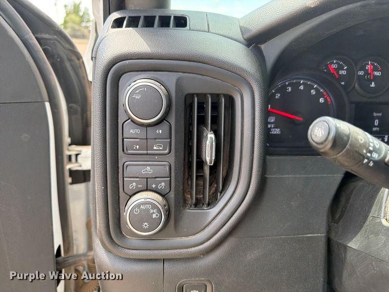 image for item FM7588 2022 Chevrolet Silverado 1500 Crew Cab pickup truck