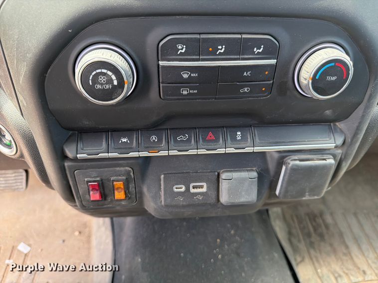 image for item FM7588 2022 Chevrolet Silverado 1500 Crew Cab pickup truck
