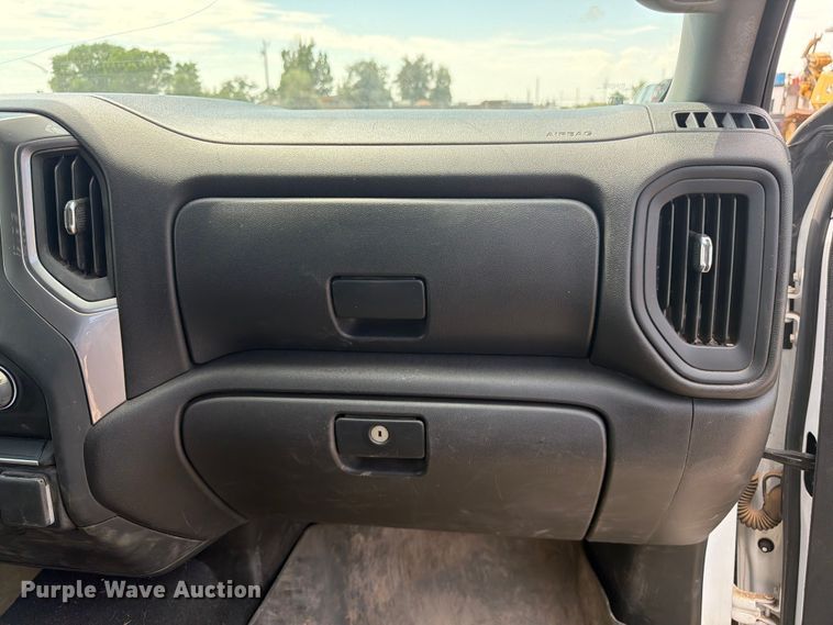 image for item FM7588 2022 Chevrolet Silverado 1500 Crew Cab pickup truck